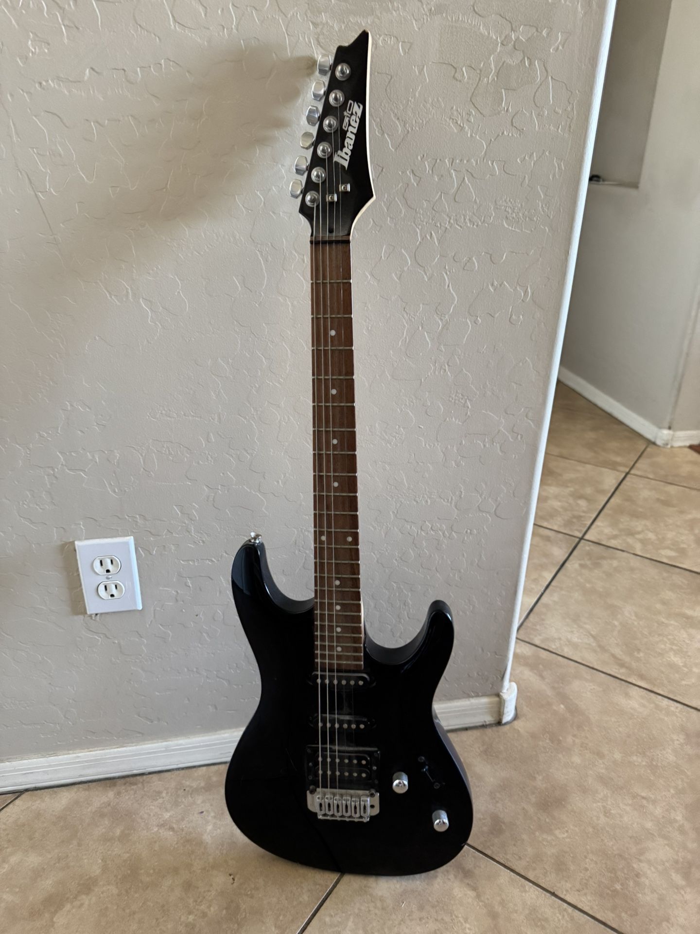 Gio Ibanez Electric Guitar