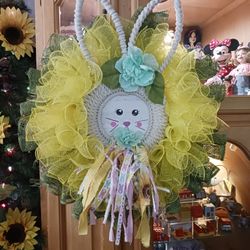Beautiful Handmade Easter Wreath 🐣. 
