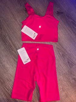 Hot pink Lululemon top & biker shorts (110-121 lbs)