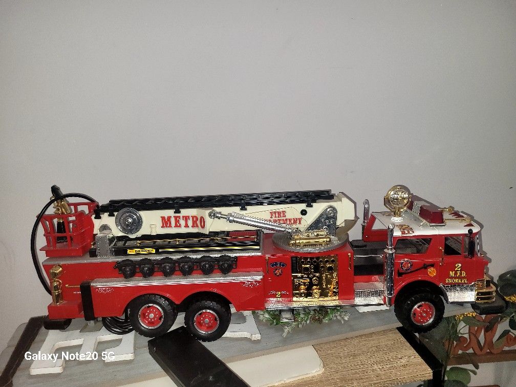 Fire Engine Mfd Vintage New Bright Fire Engine Truck 1988 Metro 2 MFD for Sale in ...