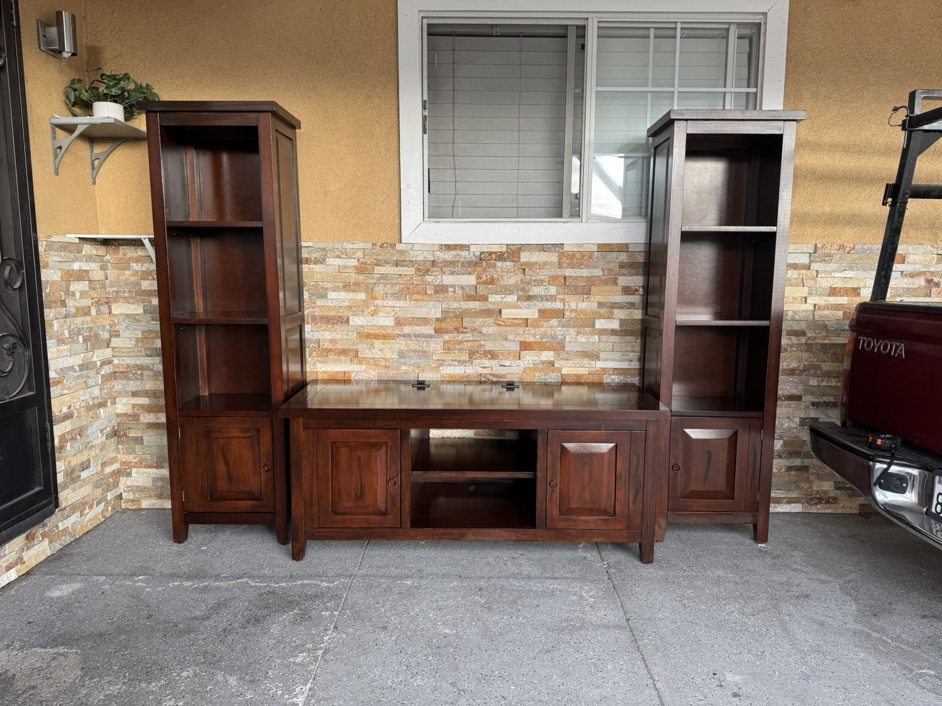 Dresser Entertainment Tv Console