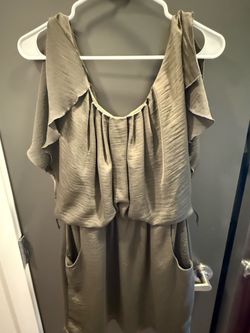 Simply Timeless Olive Green Sleeveless Ruffle Dress with Pockets – Women’s Large