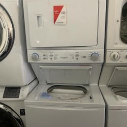Combo Frigidaire Washer And Gas Dryer (New)