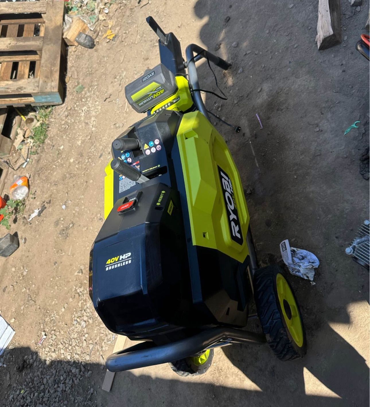 RYOBI 40V HP Brushless 12-Ton Kinetic Battery Electric Log Splitter Battery and charger