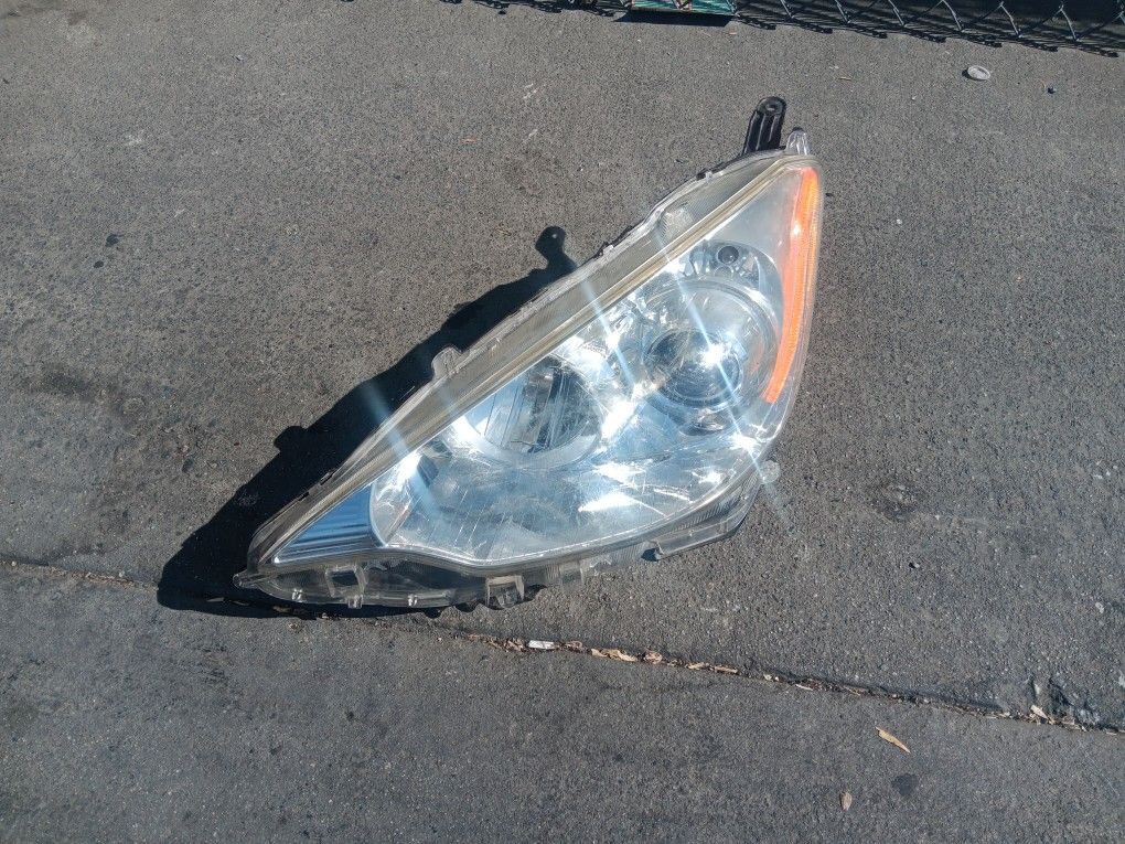 Toyota Prius C Headlight