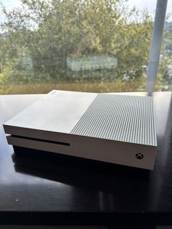 Xbox One S With Controller 