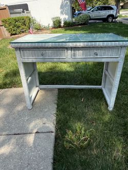 Wicker desk ( glass top)