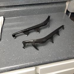 Left Right Headlight Upper Cover Rubber Strip Seal Gasket Compatible with 2002-2005 BMW 4 Door E46 325i 330i Headlight Sealing Trims Gasket
