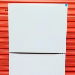 REFRIGERATOR .  FRIDGE 110 V  EXCELLENT CONDITION AND VERY CLEAN 