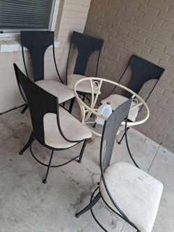https://offerup.com/redirect/?o=Rm9yLlNhbGU=. kitchen table n chairs