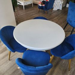 Dinner Table And 4 Shairs  Pick Up Only