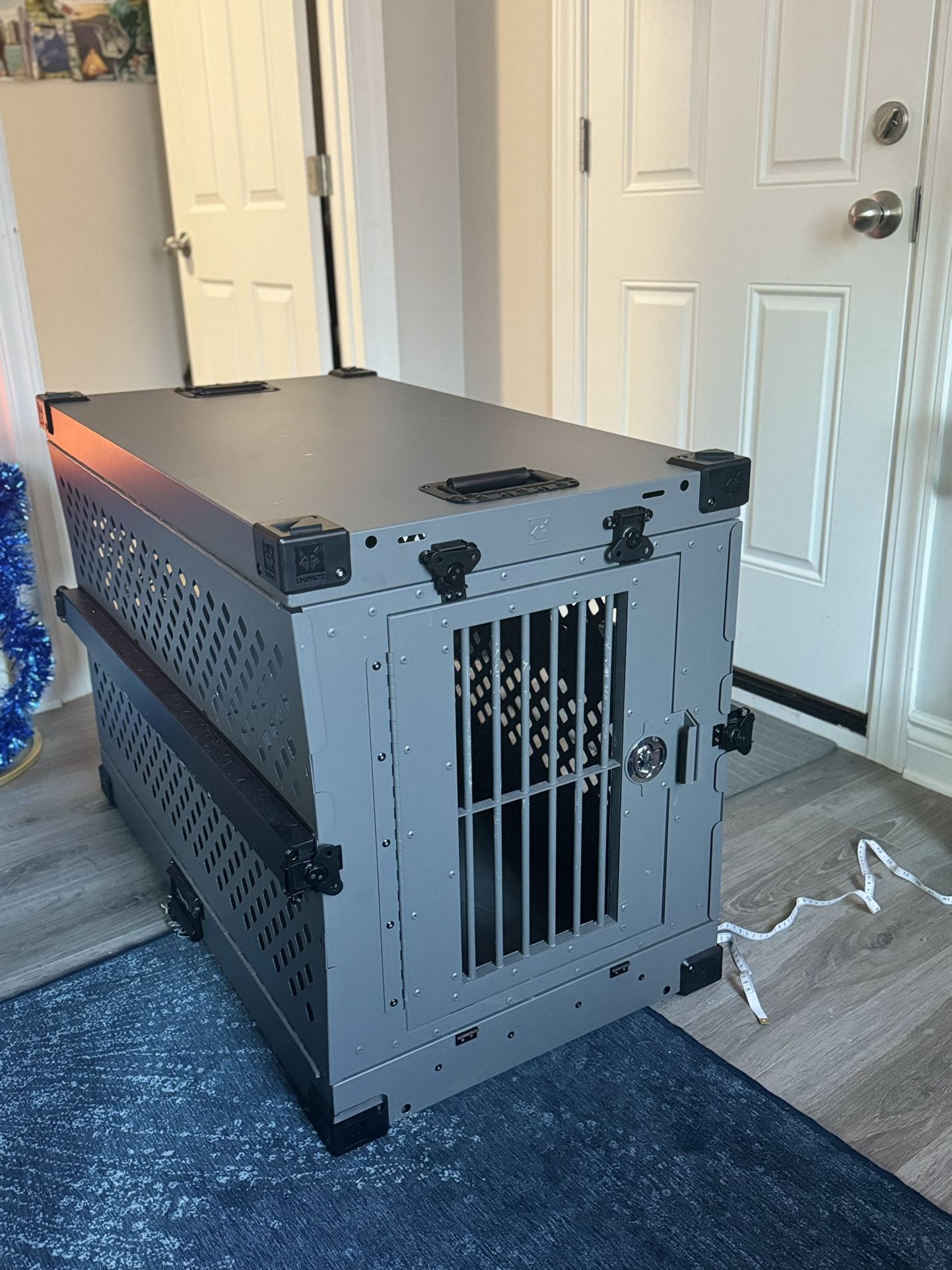 iMPACT Collapsible Indistructinle 40in Dog Crate