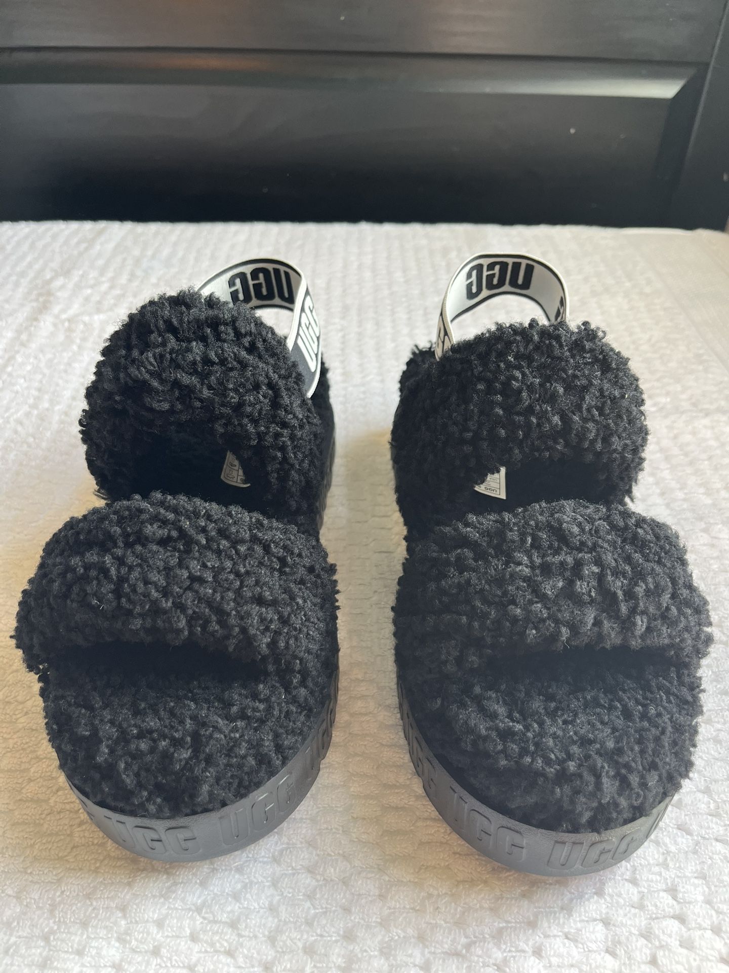 UGG OH FLUFFITA Lambskin Platform black Sandal Size 8