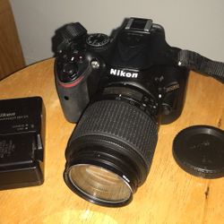 Nikon D5200 with lens, charger and extra battery 
