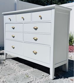 Large dresser with 7 drawers
