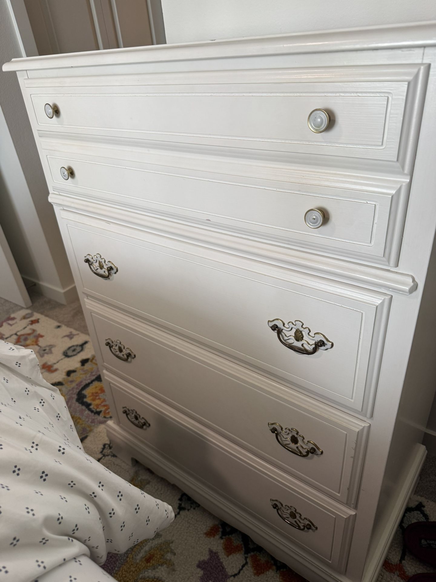 White Wood Dresser - 4 Drawers