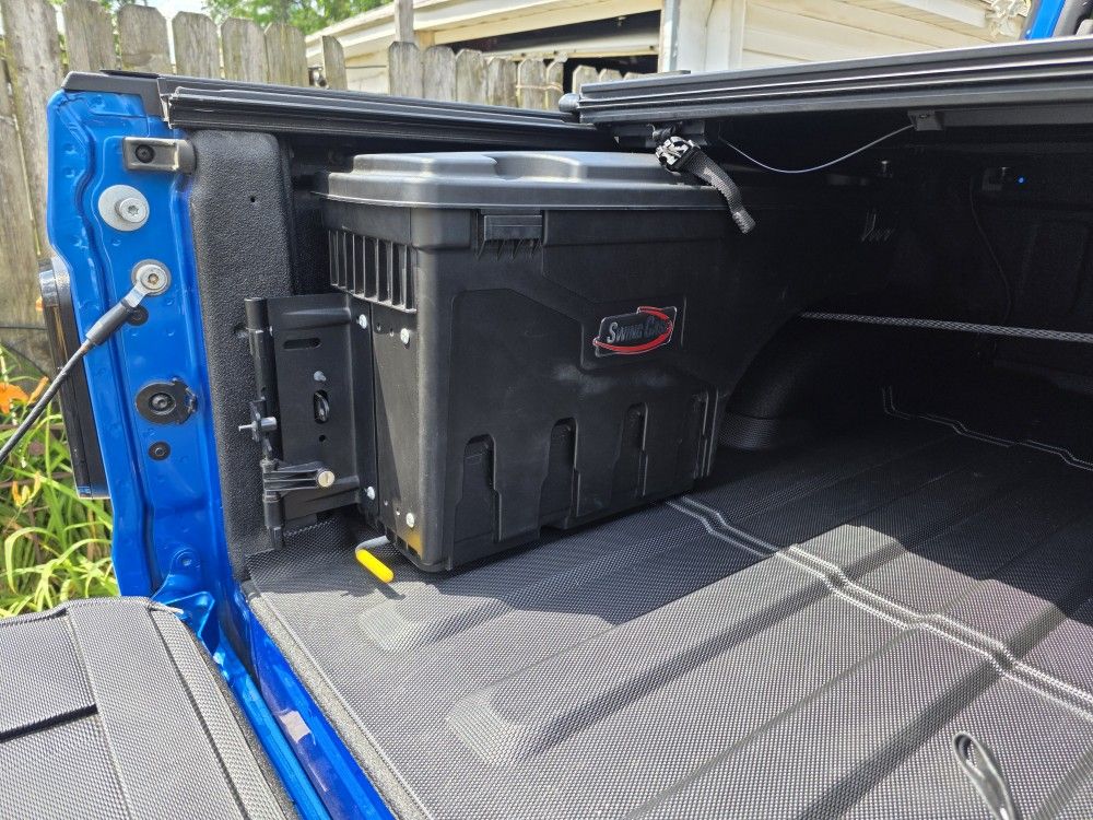 SwingCase for Jeep Gladiator