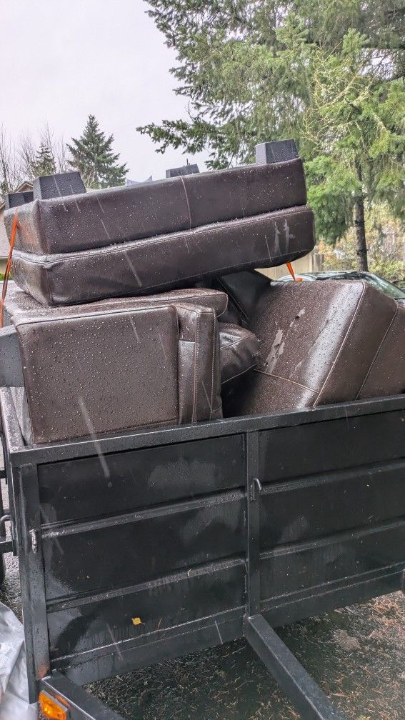 Free Couches And Ottoman