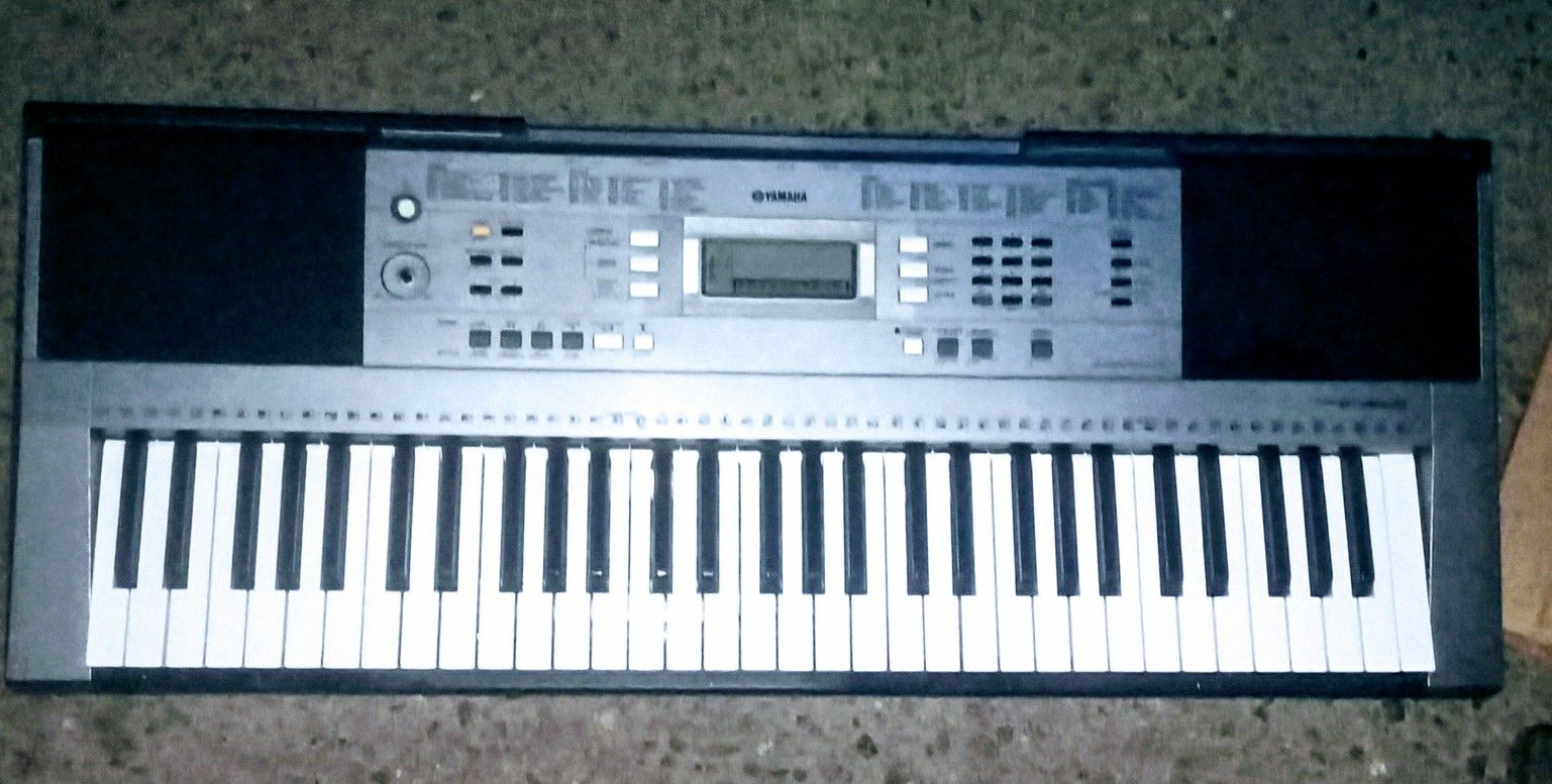 Yamaha Keyboard PSR E353