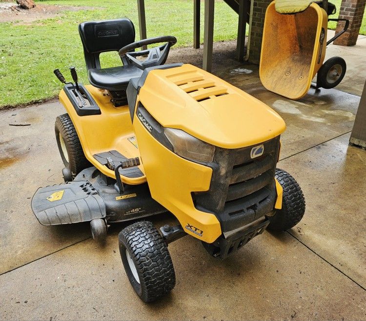 2017 Cub Cadet XT1 18HP 42" Deck Riding Mower
