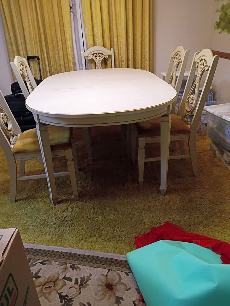 Solid Wood 6 Seat Dining & Curio Cabinet Set