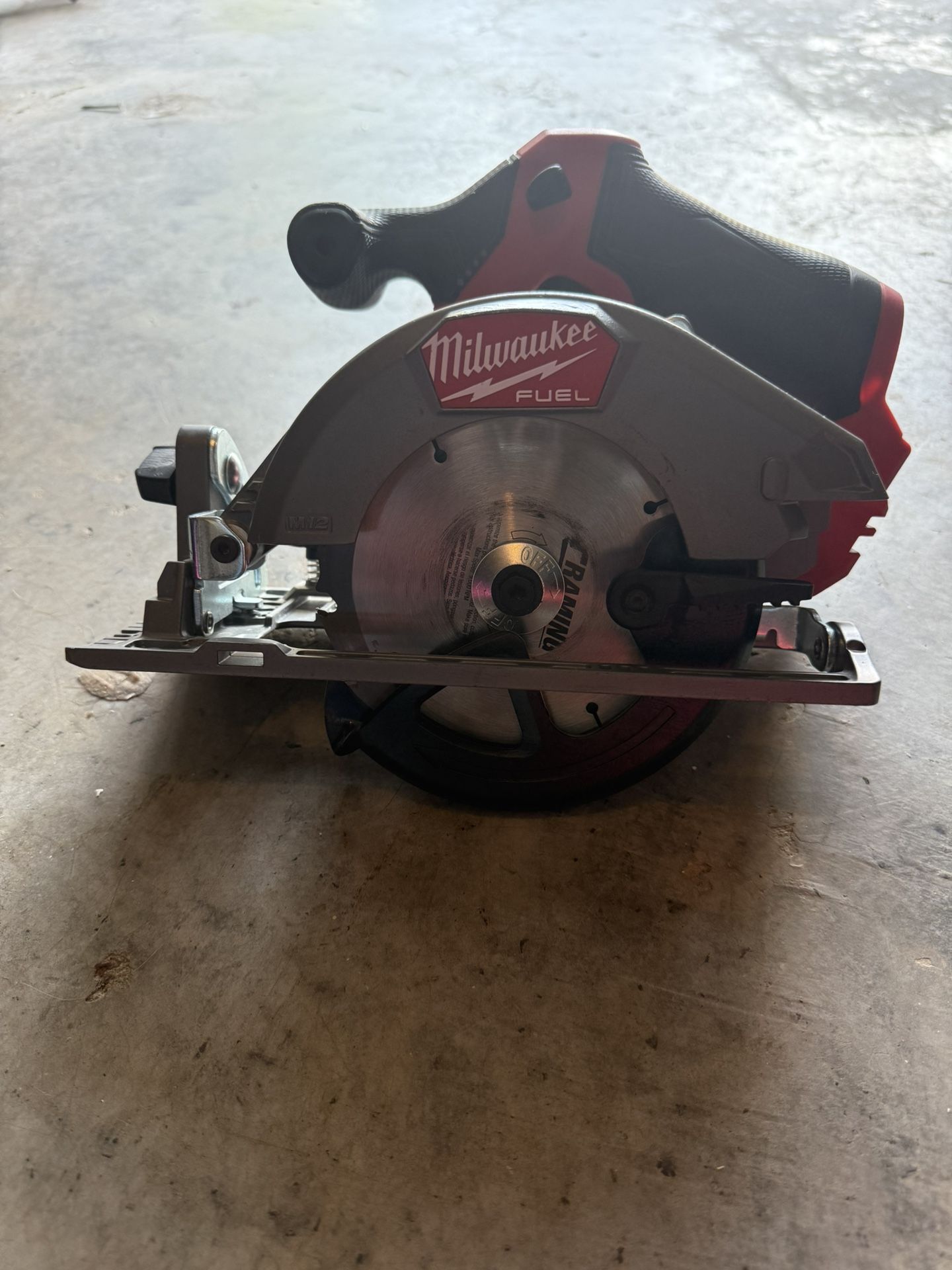 M12 Milwaukee circular saw