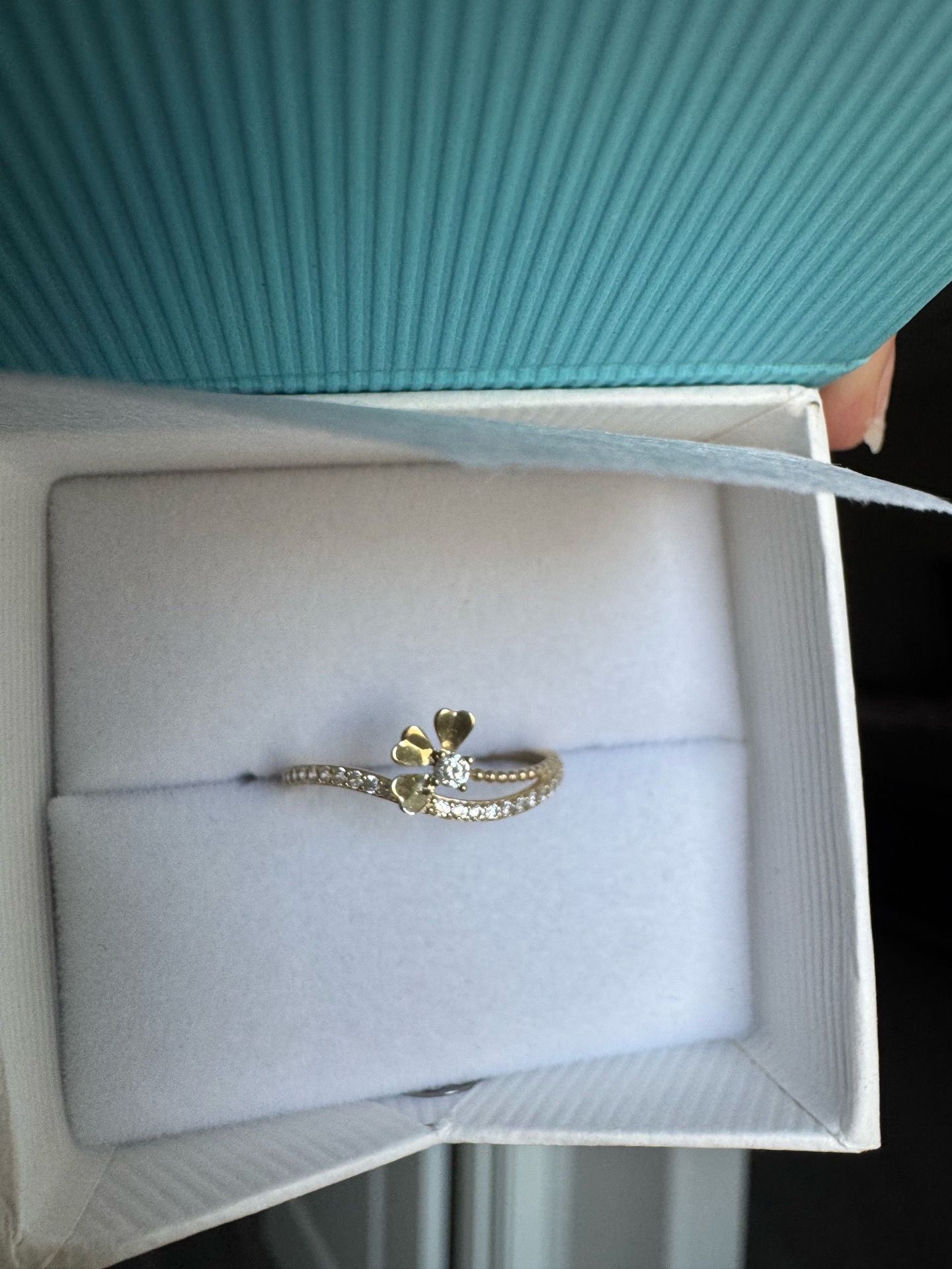 Elegant 10k flower ring