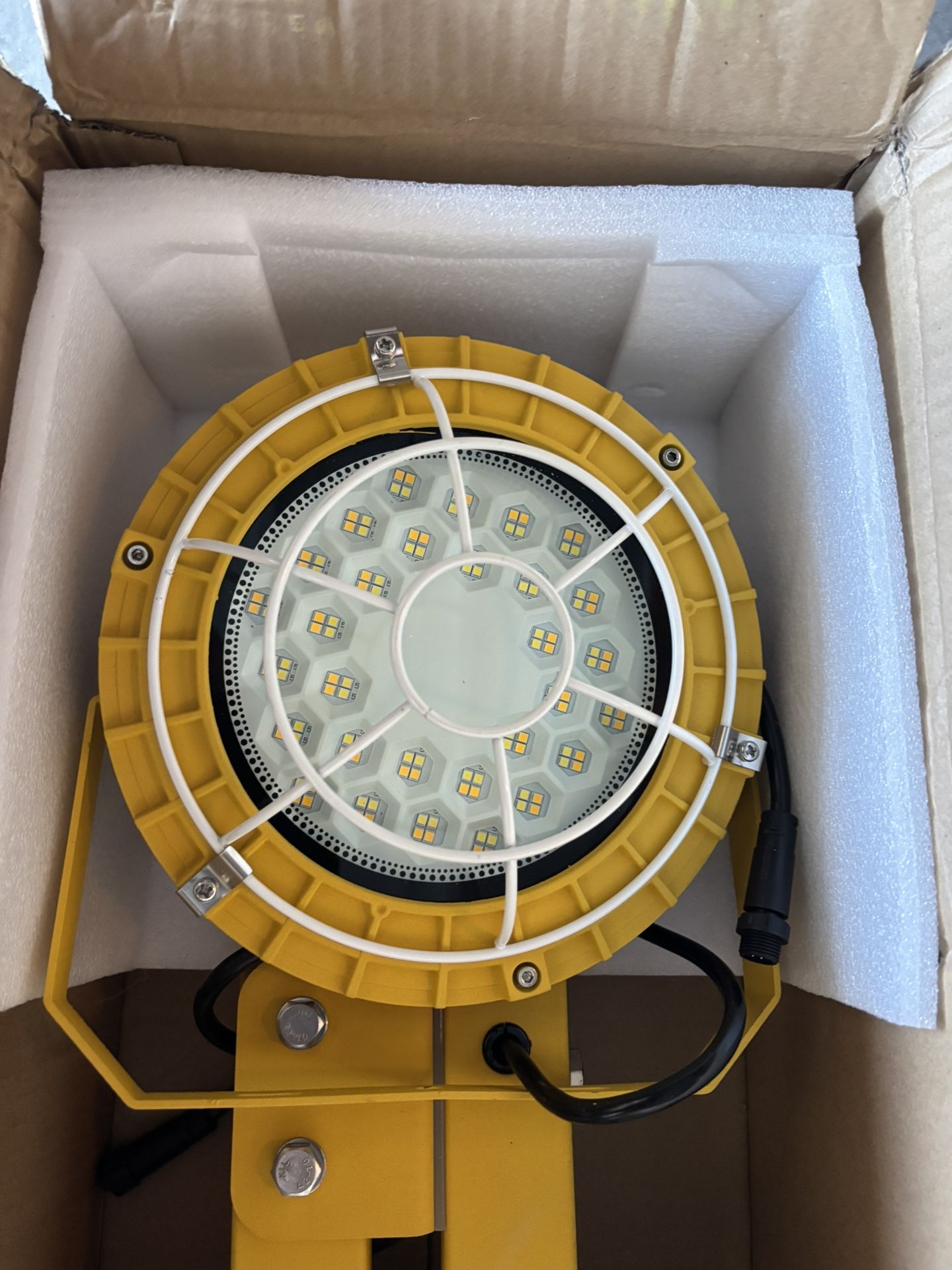 Led Shop Light Retractable 6500 LUM