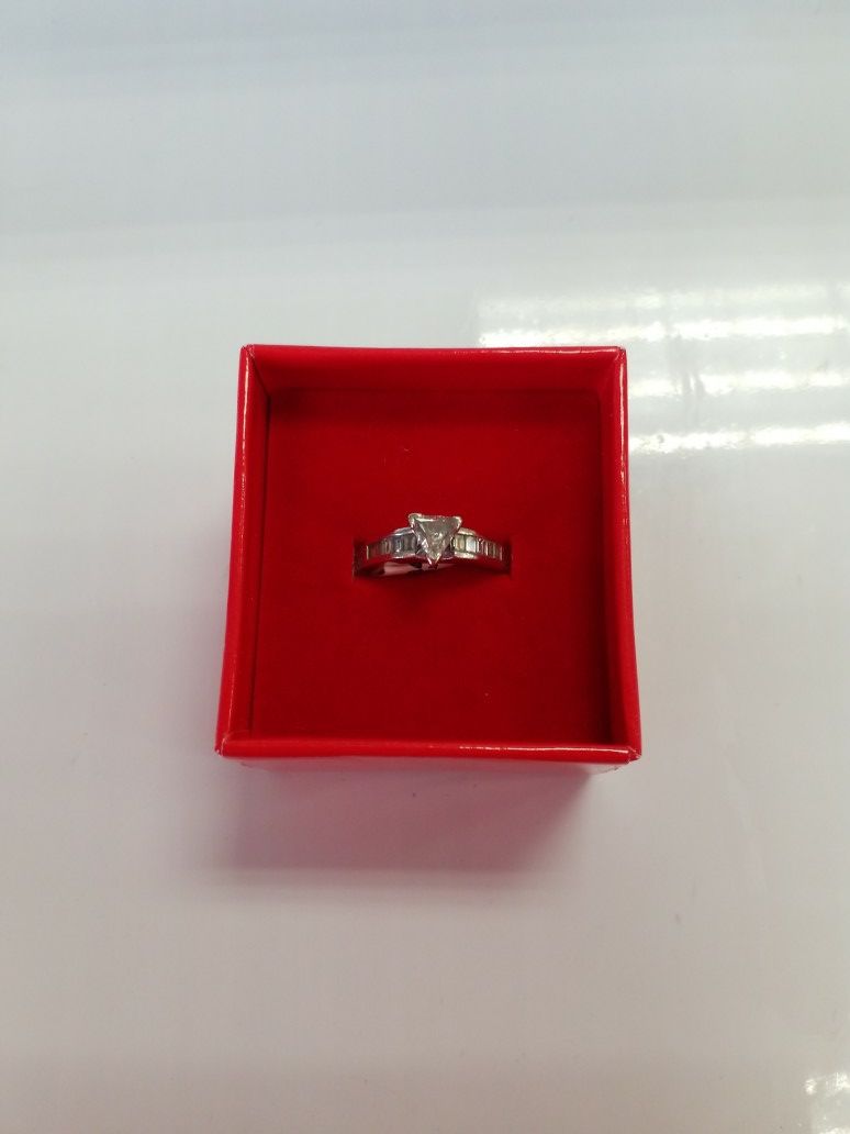 14k White Gold Ring 3.9g