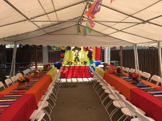 Mesas, sillas, carpas, brincolines.