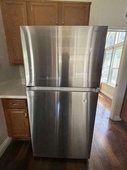 Samsung Stainless Steel Top-Freezer Refrigerator