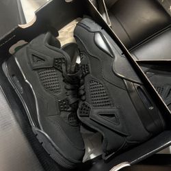Air Jordan 4 Retro Black Cat 2025 Size 9