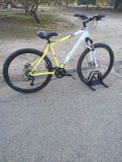 Novara Bonita Mountain Bike 26 Inch Bike