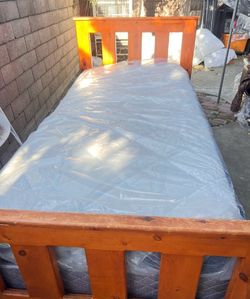 Cama Twin Size Madera Solida En Buen Estado