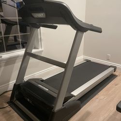 Spirit XT385 Treadmill 