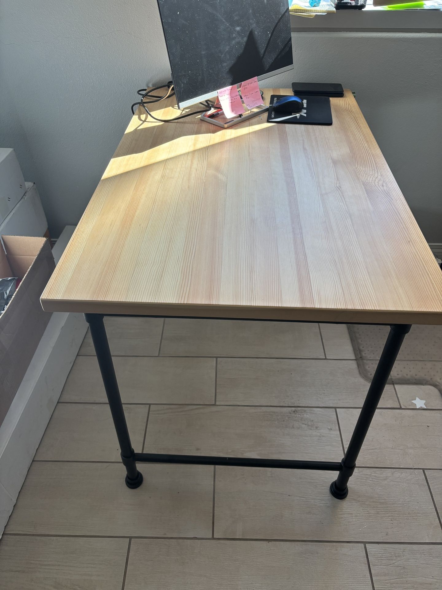 Office Desk - Like New - Wooden Rectangle