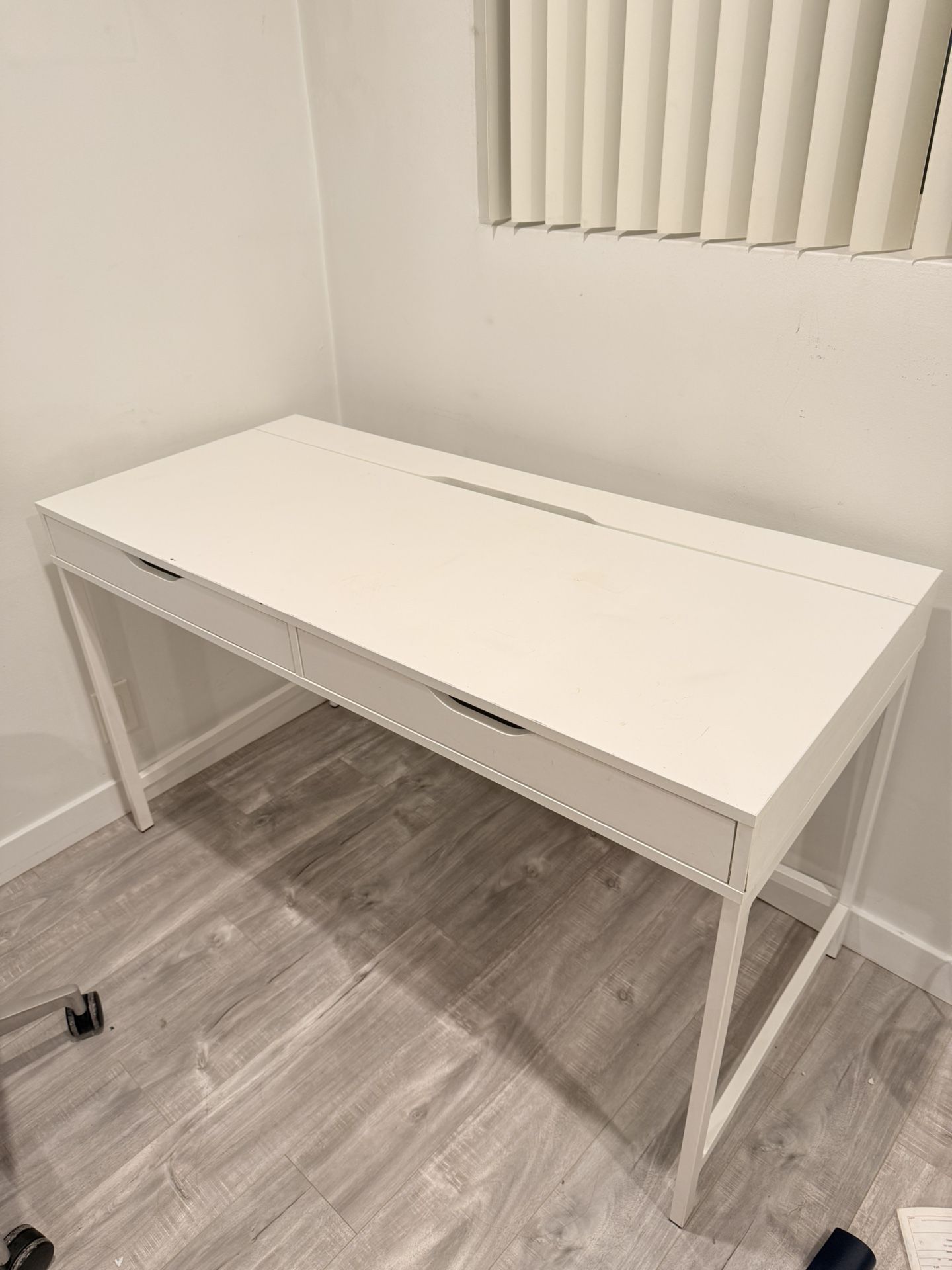 White Desk With Charger Organizer