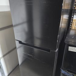 Vissani 10.1 Cu ft refrigerator with freezer on top black with bright light in side # 827