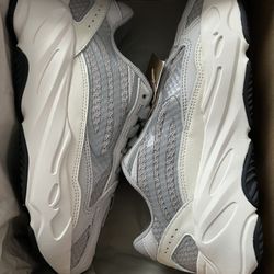 Adidas Yeezy Boost 700 V2 Static 2022 Size 8.5