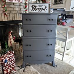 ✨✨GORGEOUS GRAY TALL 4 DRAWER DRESSER✨✨
