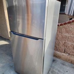 3MONTHS WARRANTY 30X30X66 INSIGNIA FRIDGE 18CUFT SILVER