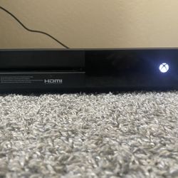 Xbox one - 1TB with controller 