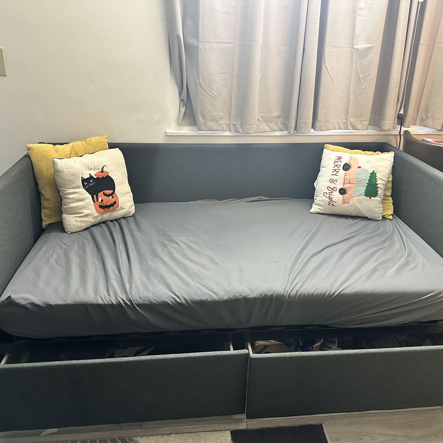 Twin Day Bed With Drawers 