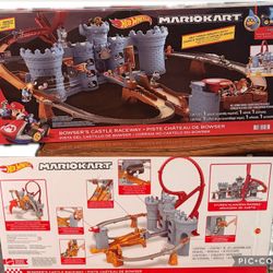 Hot Wheels Mario Kart Castle Raceway 