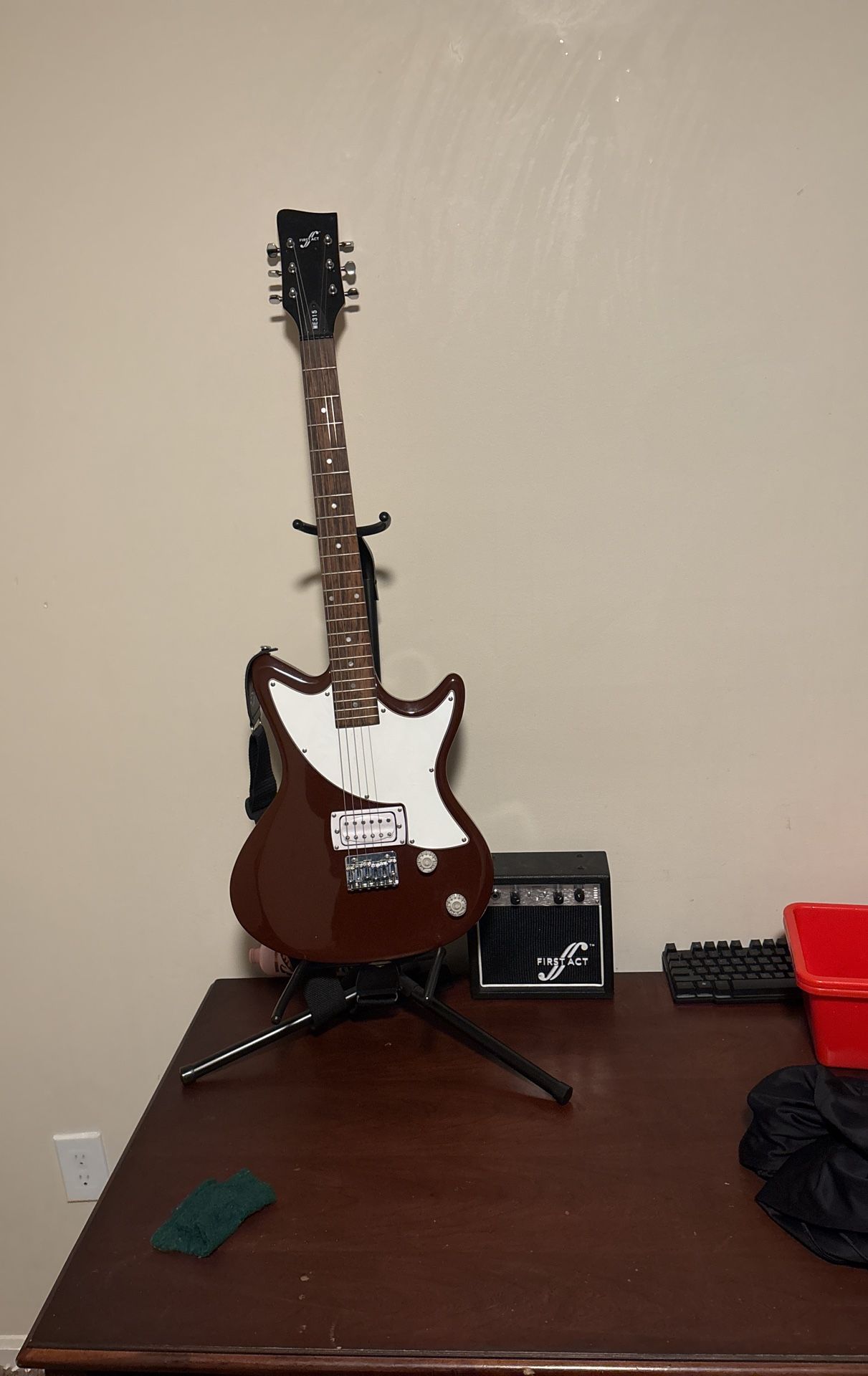 Electric Guitar And Amp Looking to Sell Or Trade