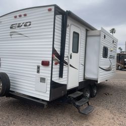 2014 Forest River Evo 27 Foot Travel Trailer