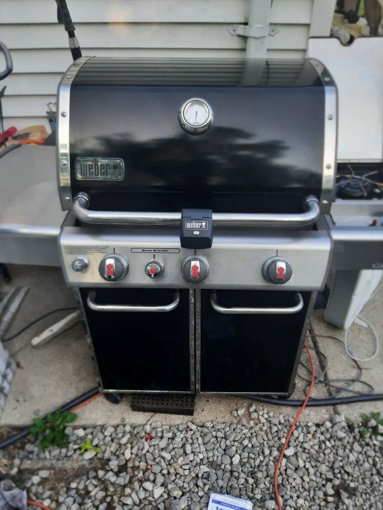Webber E-330 GENESIS GRILL