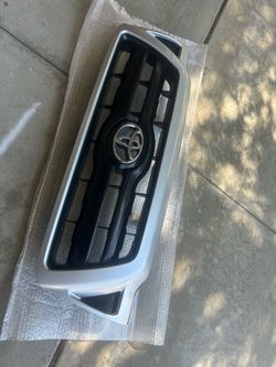 2005-2011 Toyota Tacoma front grille