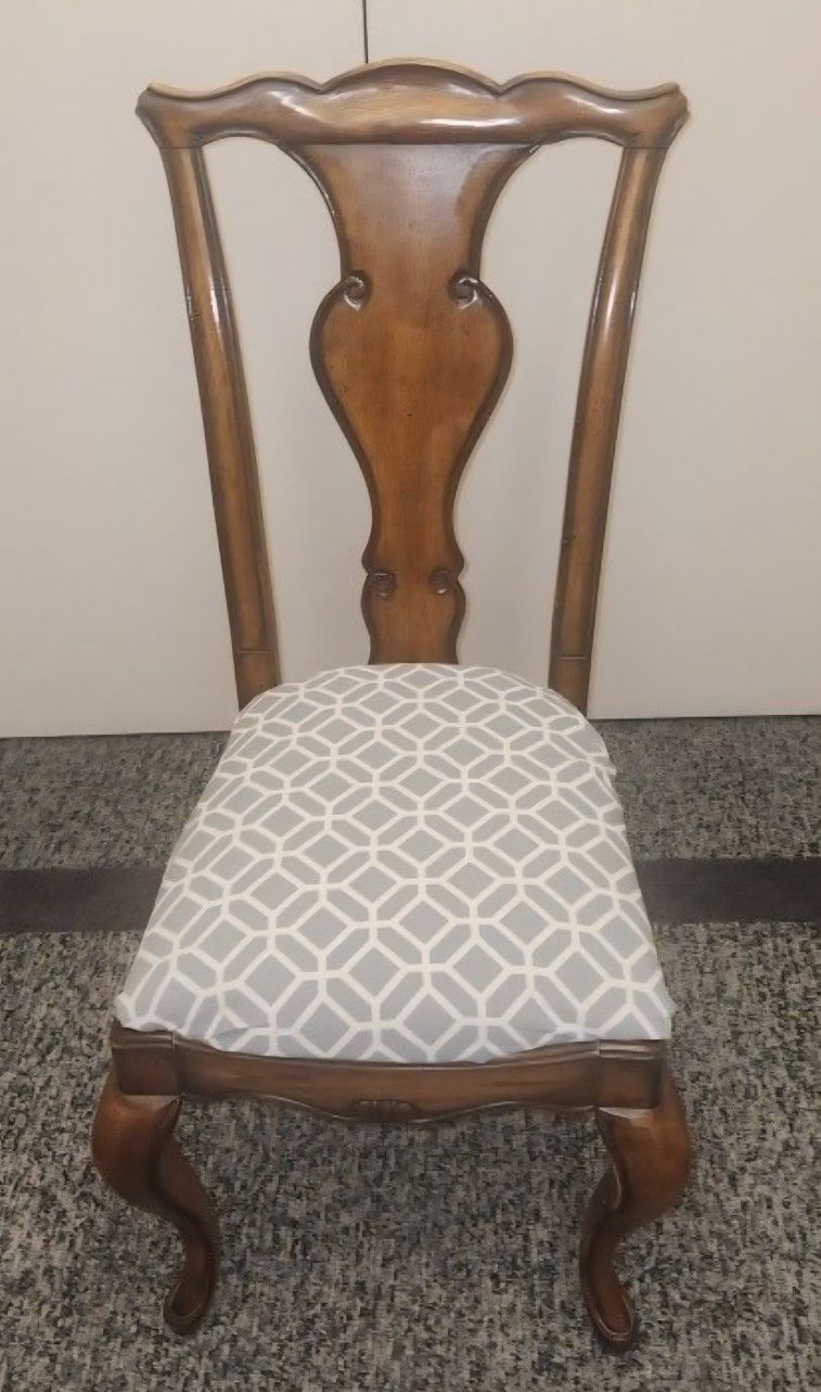 Beige Queen Anne Antique Furniture Dining Chair