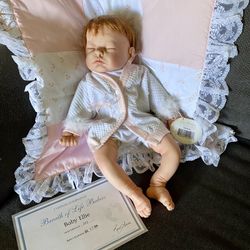 Lee Middleton Collectible Doll ~ Baby Ellie